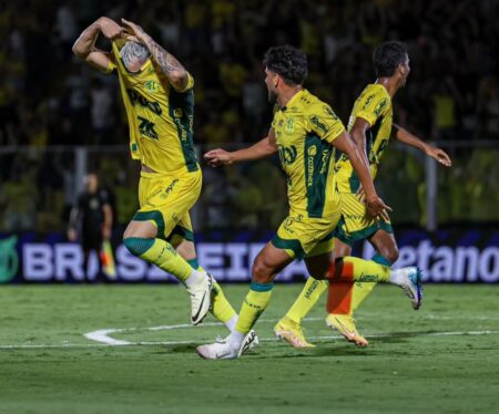 Jogos de hoje: quem joga no futebol e onde assistir (05/05/2025)